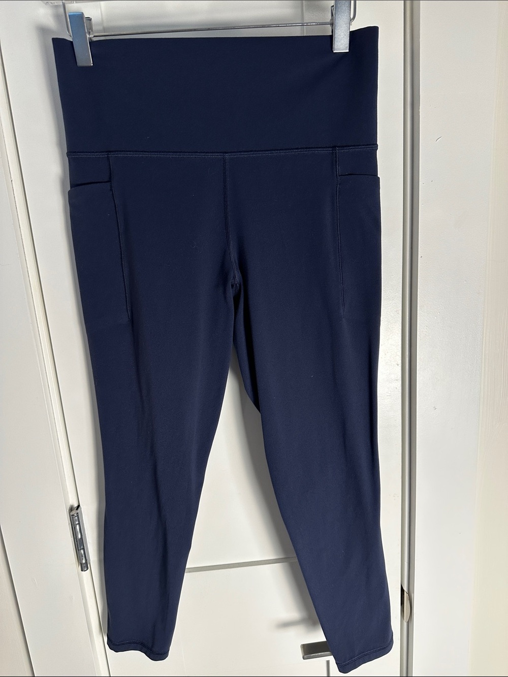 ATHLETA Salutation Stash Pocket 7/8 Tight Navy Blue MEDIUM EXCELLENT CONDITION